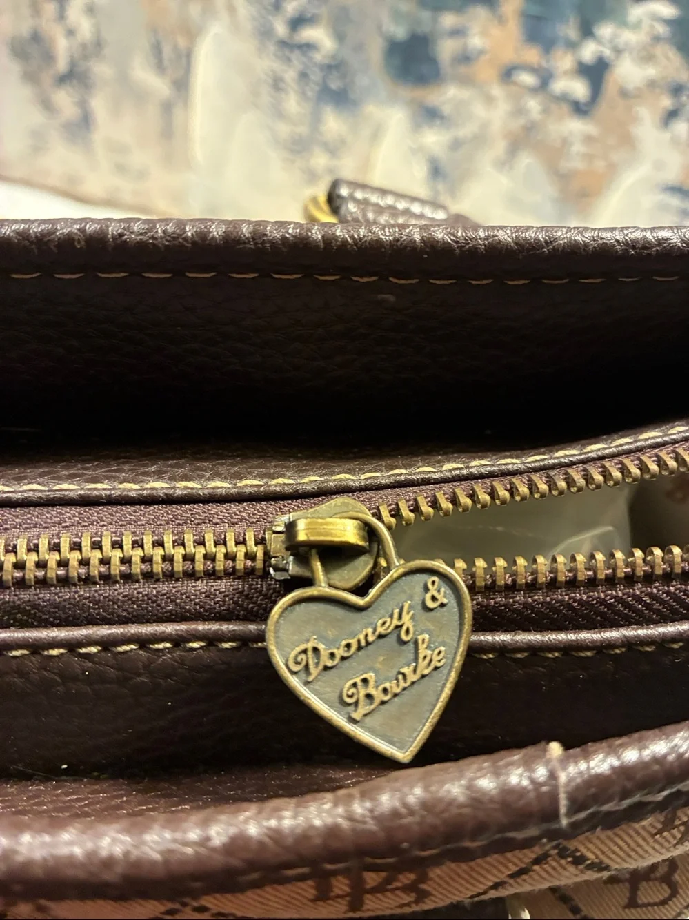 Dooney & Bourke signature db
